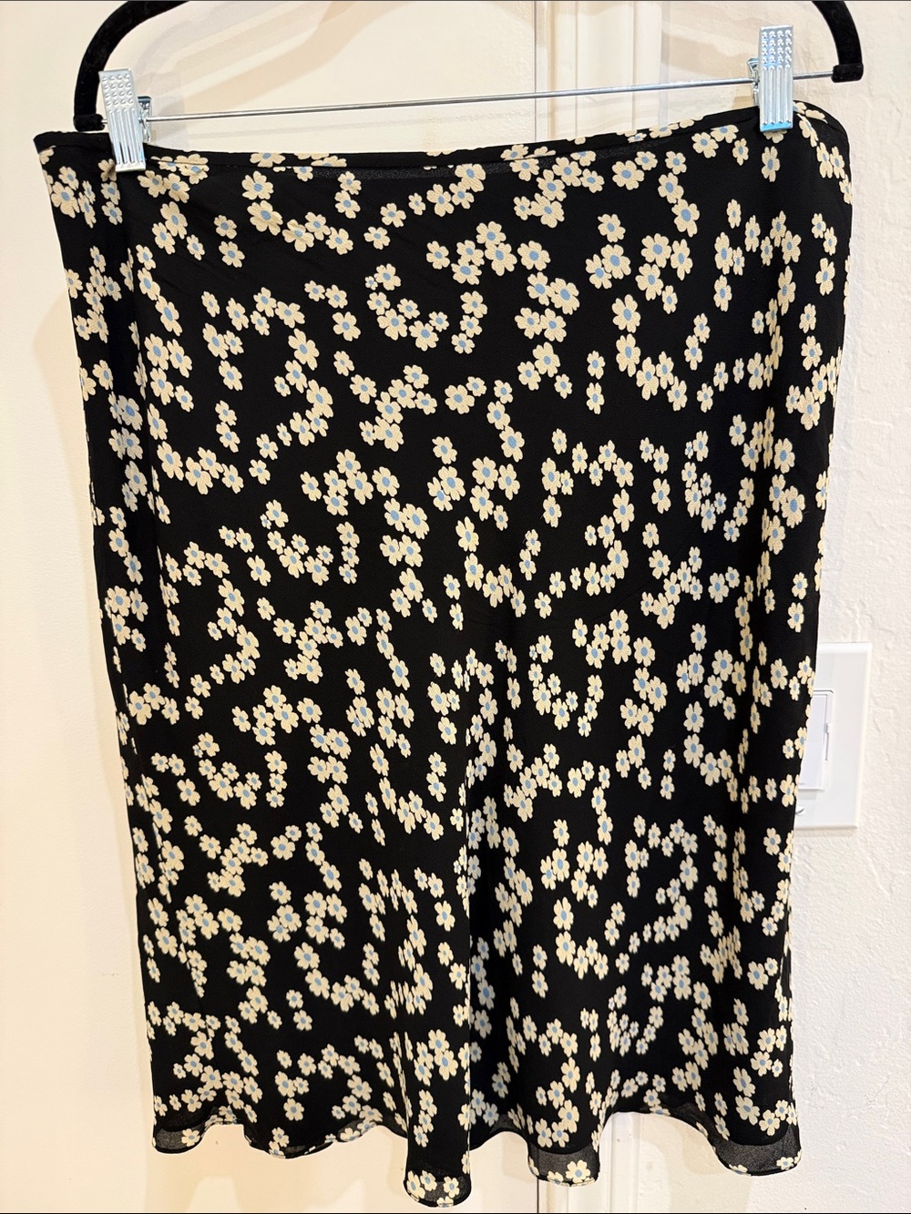 Ann Taylor Black Skirt with Cream and Pale Blue Daisy Print